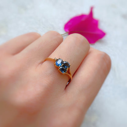 3 枚蓝色蓝宝石戒指