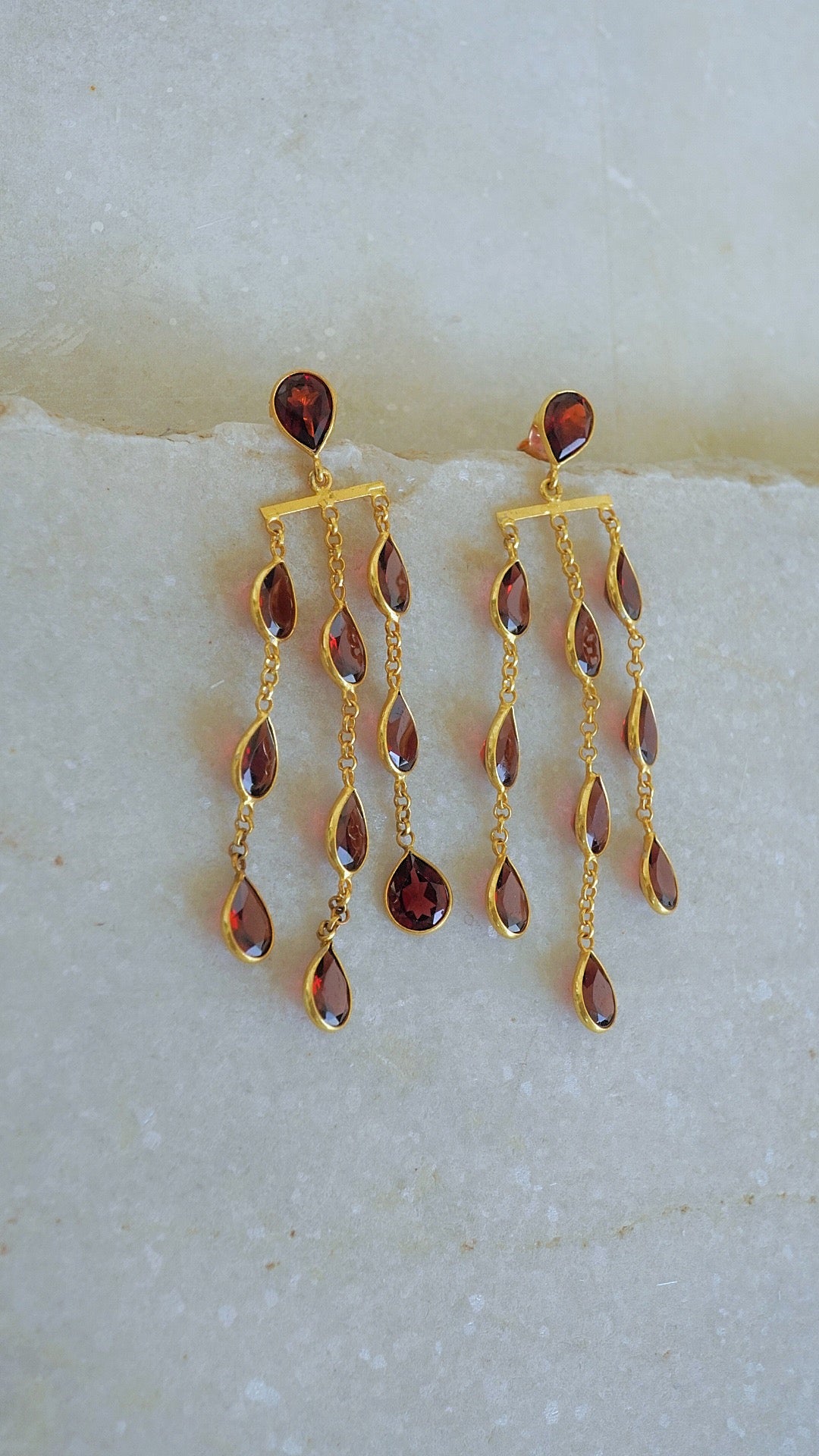 星雨（せいう）ガーネットピアス