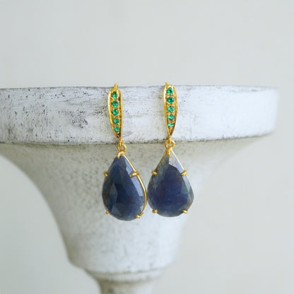Blue sapphire x emerald zircon earrings Lauri SGE38