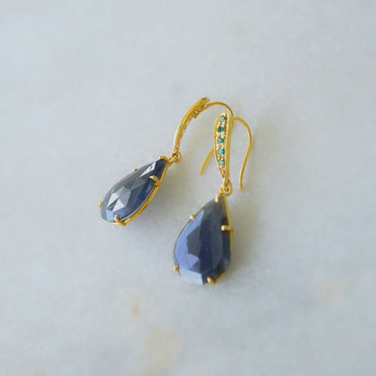 Blue sapphire x emerald zircon earrings Lauri SGE38