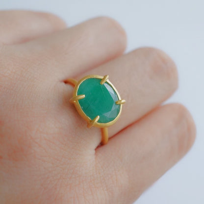Emerald ring Fresh green emerald from Zambia No. 11 EMR37B