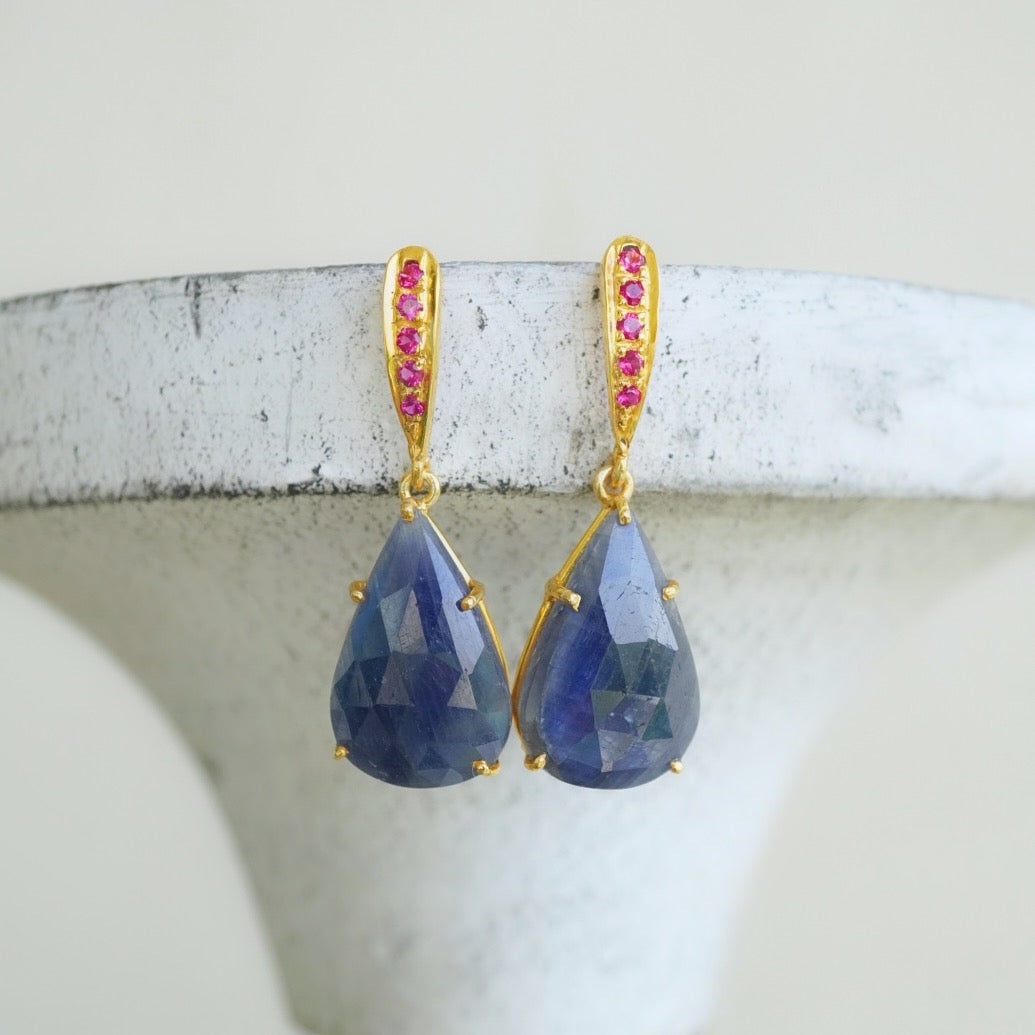 Blue sapphire x ruby ​​zircon earrings Lazuli SPE38