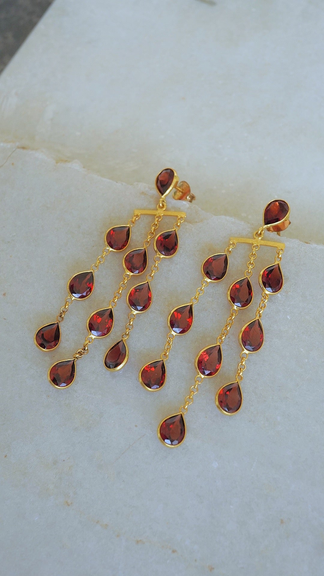 星雨（せいう）ガーネットピアス