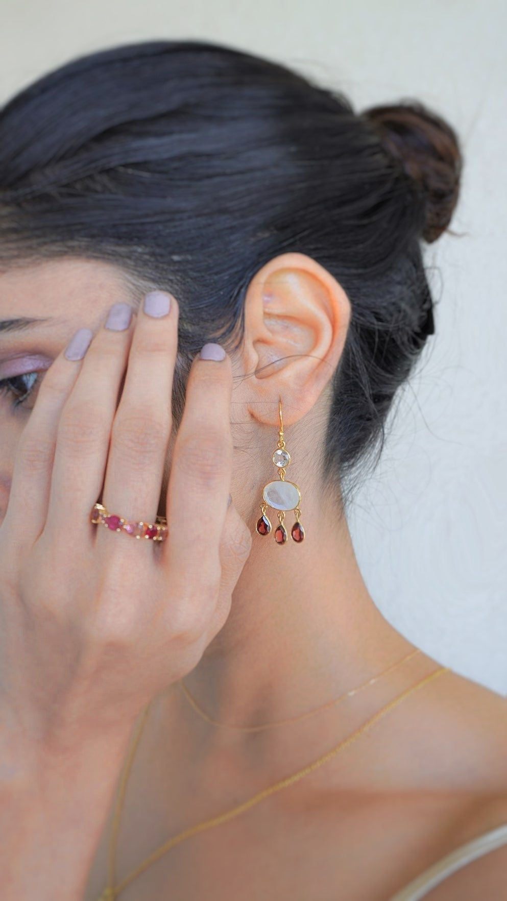 光芽 (こうが) レインボームーンストーン、ガーネットピアス